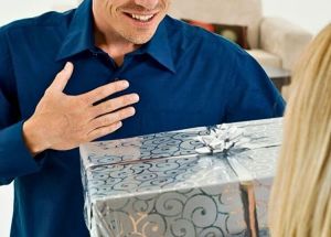 THIẾT KẾ GÓI QUÀ TẶNG: LÀM SAO ĐỂ THU HÚT NGAY CÁI NHÌN ĐẦU TIÊN?