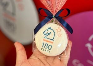 QUÀ TẶNG DOANH NGHIỆP IN LOGO TRÊN BÁNH KẸO THEO YÊU CẦU – GIẢI PHÁP TẠO DẤU ẤN KHÓ QUÊN